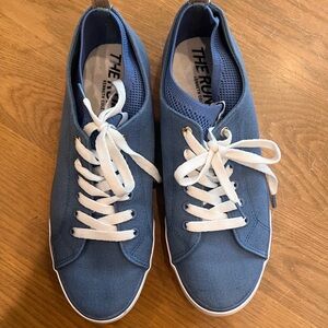 Kenneth Cole Blue and White Sneakers Casual Canvas | Women’s Size 11